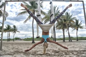 aerial-yoga-anti-gravity-yoga-beach-705122